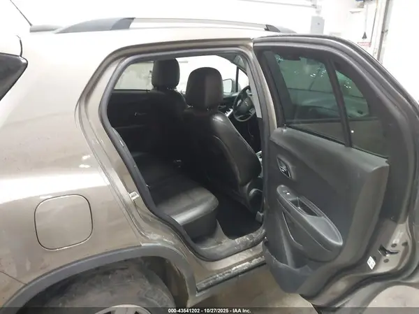 KL7CJPSB0MB322792 2021 CHEVROLET TRAX - Image 8