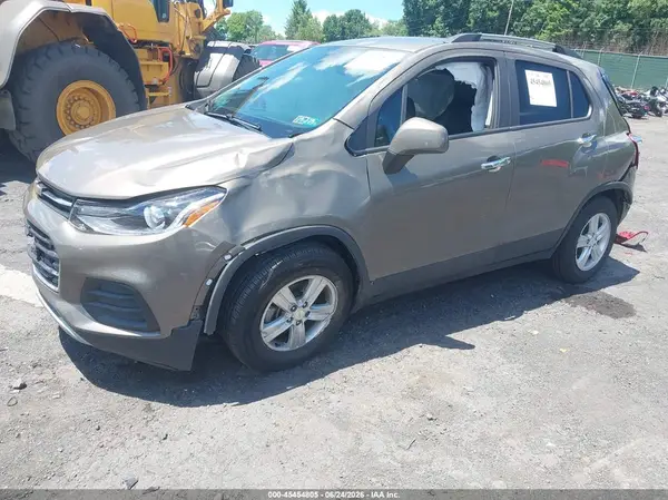 KL7CJPSB0MB357557 2021 CHEVROLET TRAX - Image 2