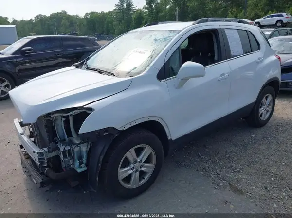 KL7CJPSB1GB510323 2016 CHEVROLET TRAX - Image 2