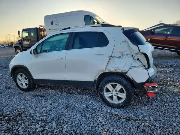 KL7CJPSB1GB570022 2016 CHEVROLET TRAX - Image 2