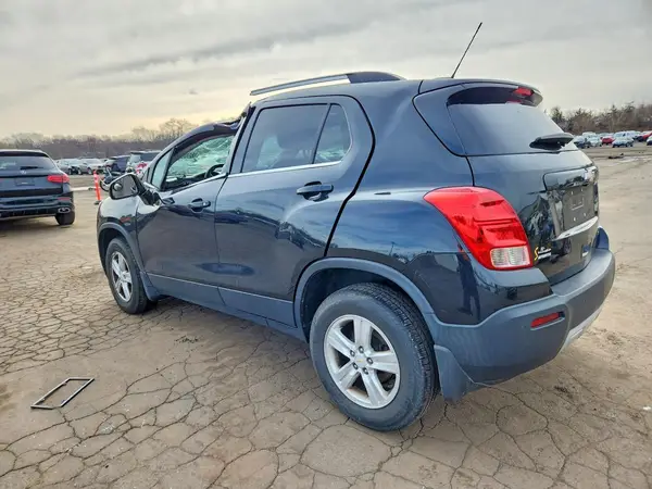 KL7CJPSB1GB733896 2016 CHEVROLET TRAX - Image 2