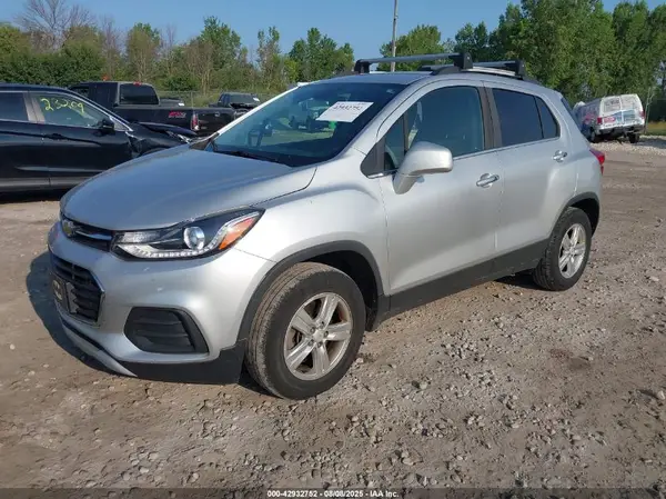 KL7CJPSB1JB570450 2018 CHEVROLET TRAX - Image 2