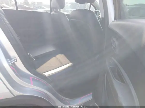 KL7CJPSB1JB570450 2018 CHEVROLET TRAX - Image 8