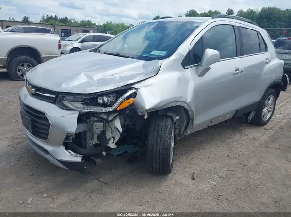 KL7CJPSB1JB571632 2018 CHEVROLET TRAX - Image 2