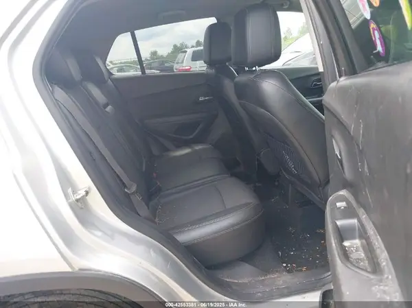 KL7CJPSB1JB571632 2018 CHEVROLET TRAX - Image 8