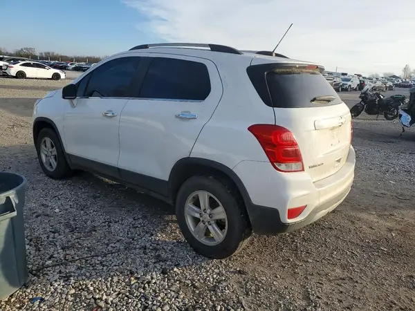 KL7CJPSB1JB572408 2018 CHEVROLET TRAX - Image 2