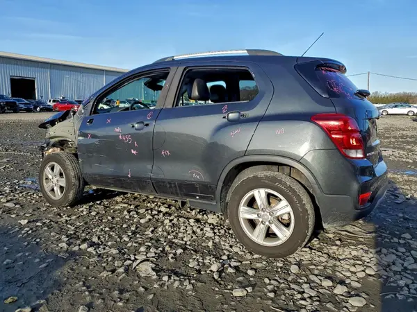 KL7CJPSB1JB596966 2018 CHEVROLET TRAX - Image 2
