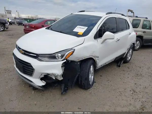 KL7CJPSB1JB613099 2018 CHEVROLET TRAX - Image 2