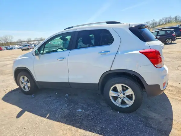 KL7CJPSB1JB668457 2018 CHEVROLET TRAX - Image 2