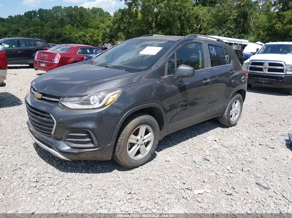 KL7CJPSB1JB669740 2018 CHEVROLET TRAX - Image 2