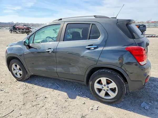 KL7CJPSB1JB671875 2018 CHEVROLET TRAX - Image 2