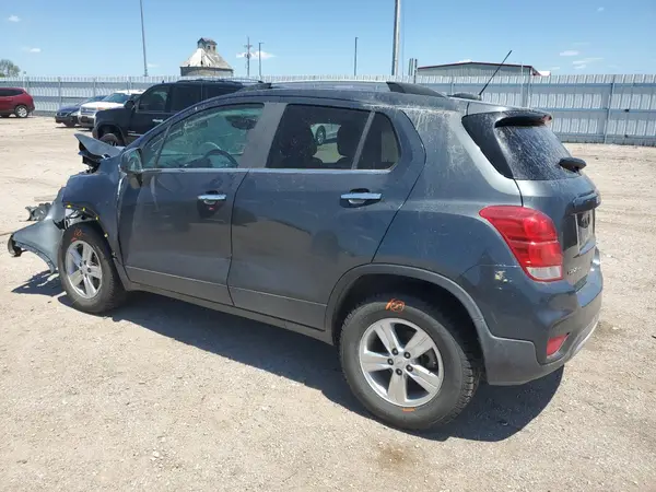 KL7CJPSB1JB693715 2018 CHEVROLET TRAX - Image 2