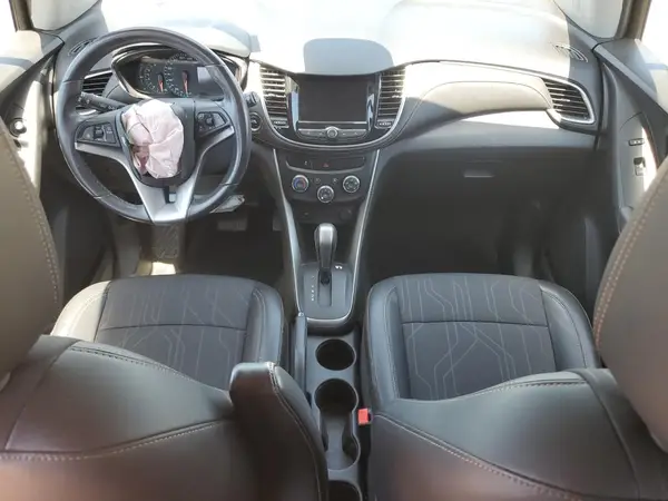 KL7CJPSB1JB693715 2018 CHEVROLET TRAX - Image 8