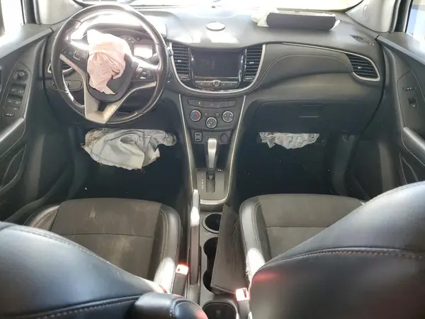 KL7CJPSB1JB698977 2018 CHEVROLET TRAX - Image 8