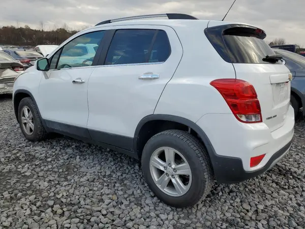 KL7CJPSB1JB709556 2018 CHEVROLET TRAX - Image 2