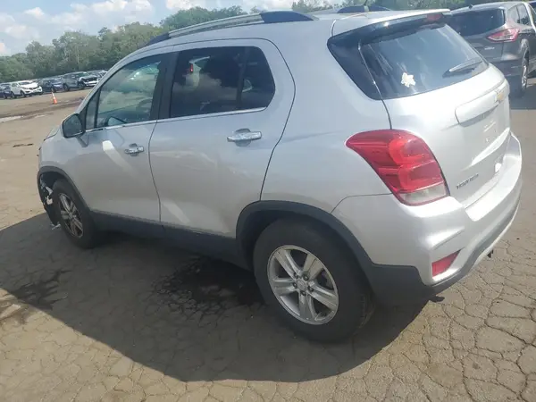 KL7CJPSB1JB711243 2018 CHEVROLET TRAX - Image 2