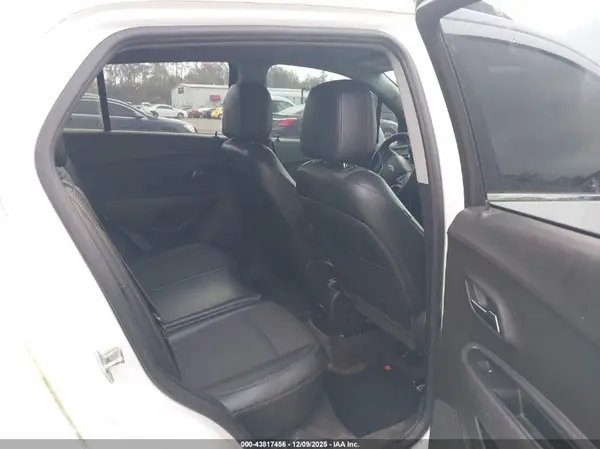 KL7CJPSB1KB856753 2019 CHEVROLET TRAX - Image 8