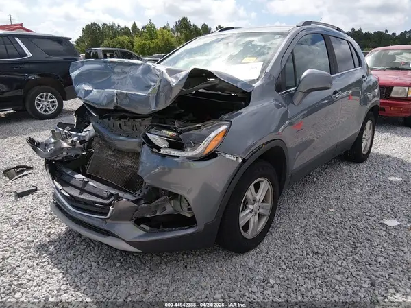 KL7CJPSB1KB863816 2019 CHEVROLET TRAX - Image 2