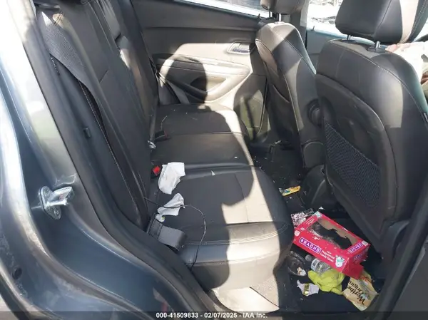 KL7CJPSB1KB863895 2019 CHEVROLET TRAX - Image 8