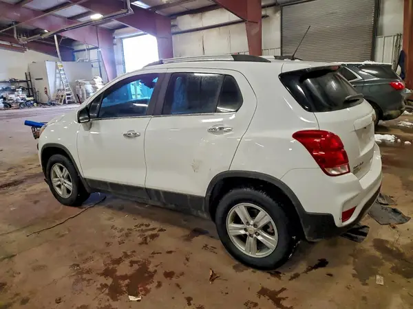 KL7CJPSB1KB880647 2019 CHEVROLET TRAX - Image 2
