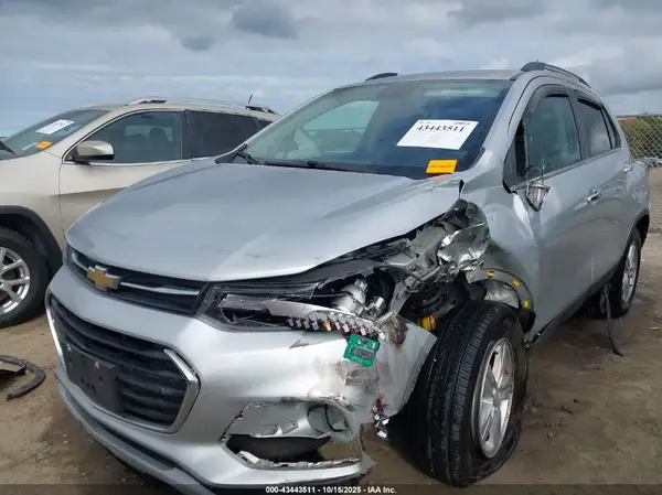 KL7CJPSB1KB953953 2019 CHEVROLET TRAX - Image 2