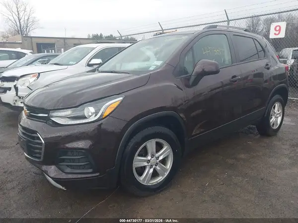 KL7CJPSB1MB308335 2021 CHEVROLET TRAX - Image 2