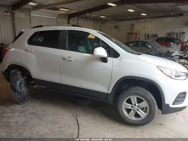 KL7CJPSB1MB318914 2021 CHEVROLET TRAX - Image 1