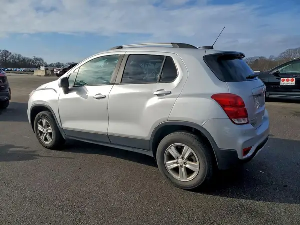 KL7CJPSB1MB319478 2021 CHEVROLET TRAX - Image 2