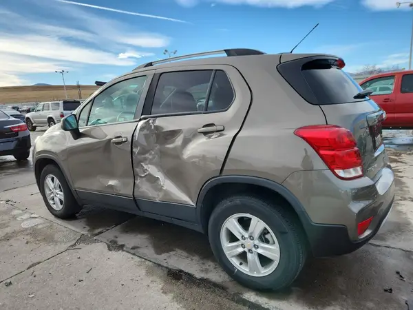 KL7CJPSB1MB322588 2021 CHEVROLET TRAX - Image 2