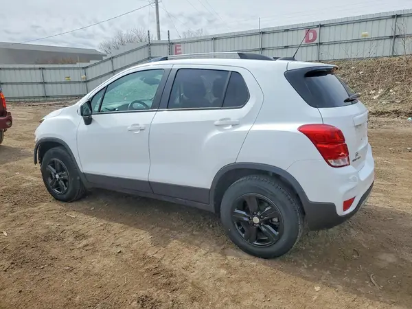 KL7CJPSB1MB323465 2021 CHEVROLET TRAX - Image 2