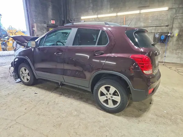 KL7CJPSB1MB327029 2021 CHEVROLET TRAX - Image 2