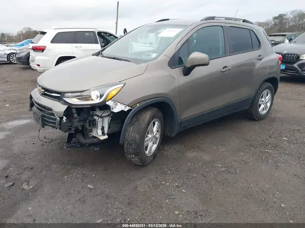 KL7CJPSB1MB327466 2021 CHEVROLET TRAX - Image 2