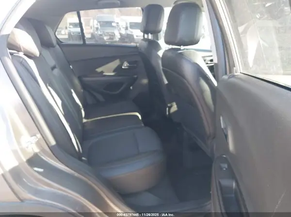KL7CJPSB1MB332392 2021 CHEVROLET TRAX - Image 8