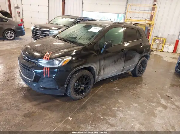 KL7CJPSB1MB352836 2021 CHEVROLET TRAX - Image 2