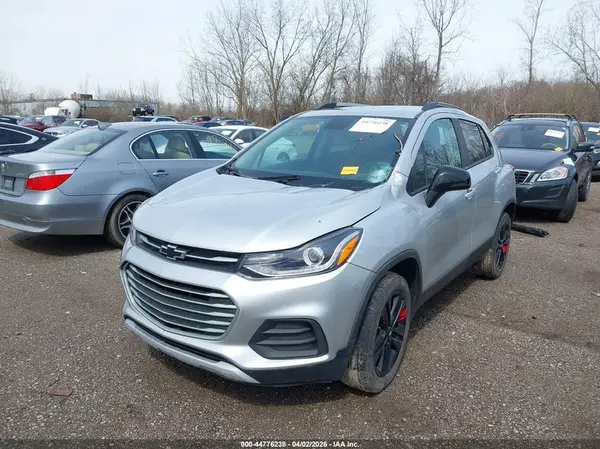 KL7CJPSB1MB354909 2021 CHEVROLET TRAX - Image 2