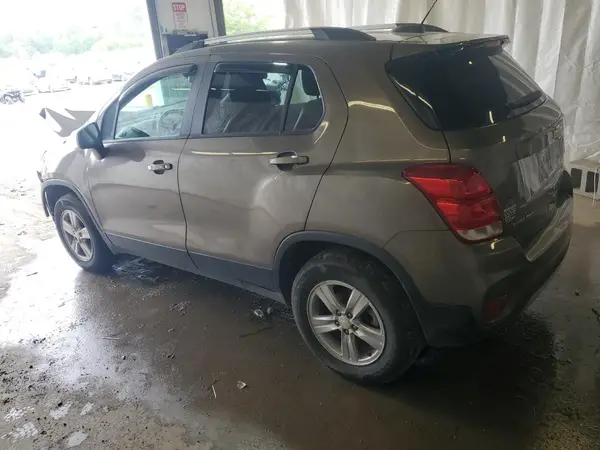 KL7CJPSB1MB356062 2021 CHEVROLET TRAX - Image 2
