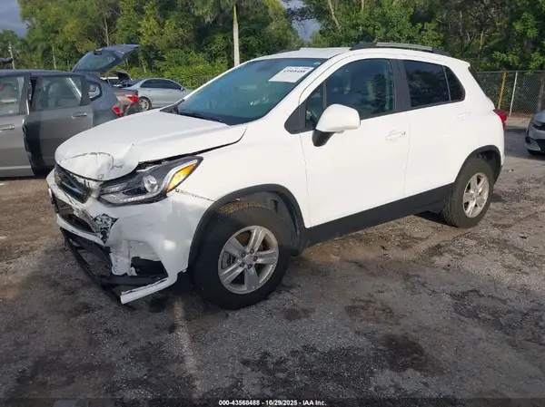 KL7CJPSB1MB359382 2021 CHEVROLET TRAX - Image 2