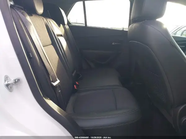KL7CJPSB1MB359382 2021 CHEVROLET TRAX - Image 8