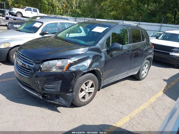 KL7CJPSB2GB585709 2016 CHEVROLET TRAX - Image 2