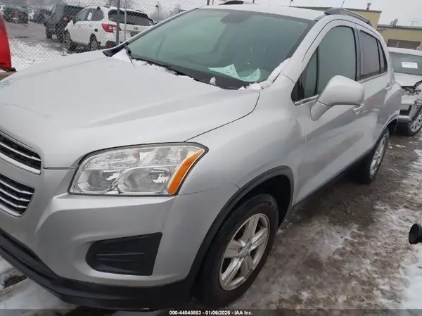 KL7CJPSB2GB598279 2016 CHEVROLET TRAX - Image 2