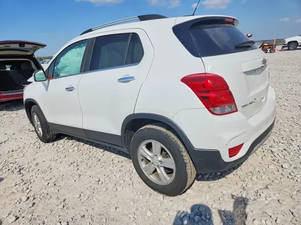 KL7CJPSB2HB220464 2017 CHEVROLET TRAX - Image 2