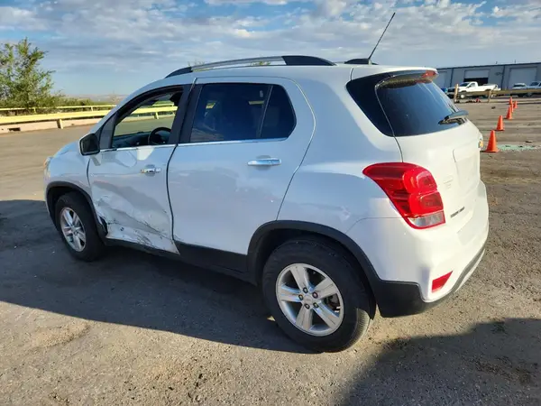 KL7CJPSB2JB546660 2018 CHEVROLET TRAX - Image 2