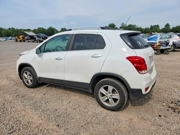 KL7CJPSB2JB593333 2018 CHEVROLET TRAX - Image 2