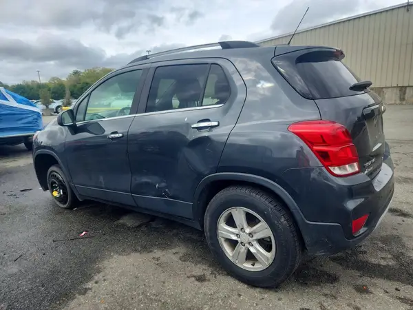 KL7CJPSB2JB602211 2018 CHEVROLET TRAX - Image 2