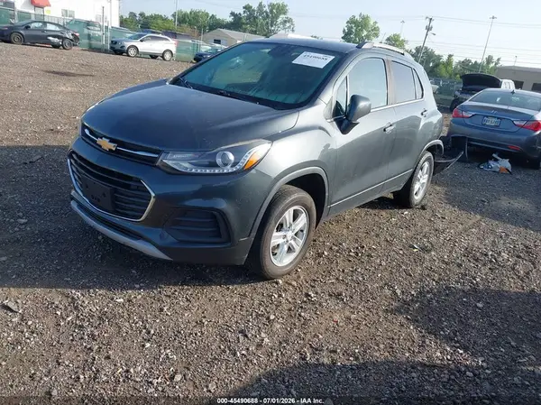 KL7CJPSB2JB604007 2018 CHEVROLET TRAX - Image 2