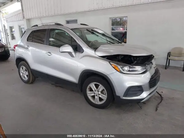 KL7CJPSB2JB609143 2018 CHEVROLET TRAX - Image 1