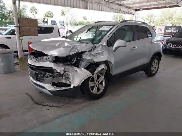 KL7CJPSB2JB609143 2018 CHEVROLET TRAX - Image 2