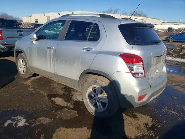 KL7CJPSB2JB613418 2018 CHEVROLET TRAX - Image 2