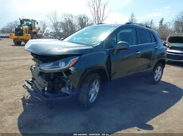 KL7CJPSB2JB647679 2018 CHEVROLET TRAX - Image 2