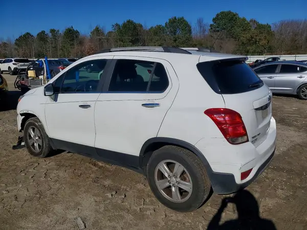 KL7CJPSB2JB653904 2018 CHEVROLET TRAX - Image 2
